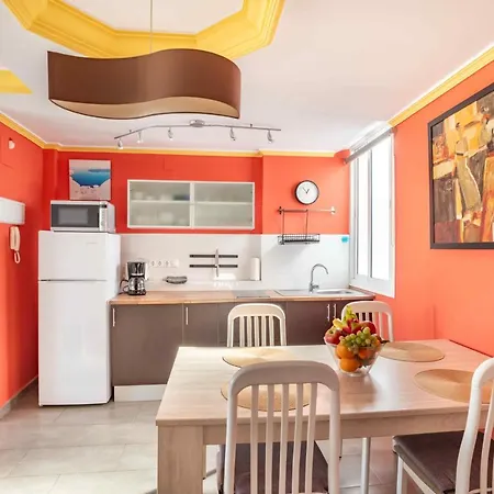 Penthouse In Old Town, 100m From The 아파트 푸엔히롤라