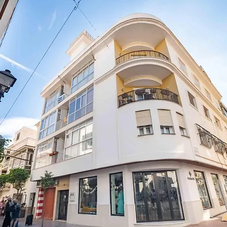 Penthouse In Old Town, 100m From The דירה